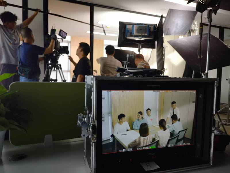 福田区TVC拍摄公司：科技产品视觉化大师，诠释未来感与功能美学